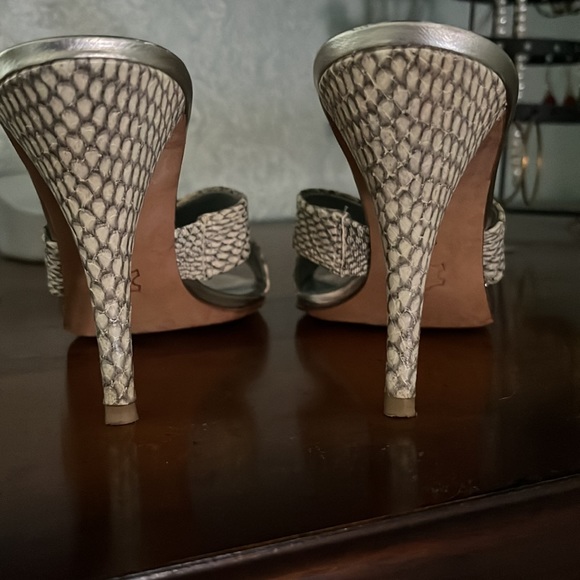 Via Spiga bare back sandal. 9.5  Snakeskin print. - Picture 3 of 6